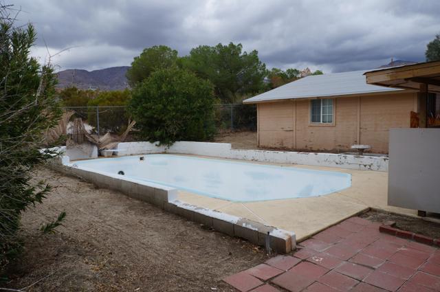 11022 West Drive, Morongo Valley CA: https://media.crmls.org/mediaz/6c41c650-ce45-4796-a50e-55a2d42831b2.jpg