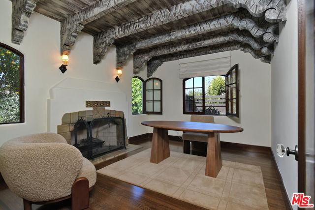 4352 Forman Avenue, Toluca Lake CA: https://media.crmls.org/mediaz/6c4218a0-6bd1-4136-9fe5-d01827f3b71a.jpg