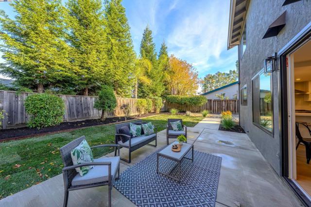 311 Foxboro Ct, San Ramon CA: https://media.crmls.org/mediaz/6c427093-ae06-4d04-a93c-879b40c74e82.jpg