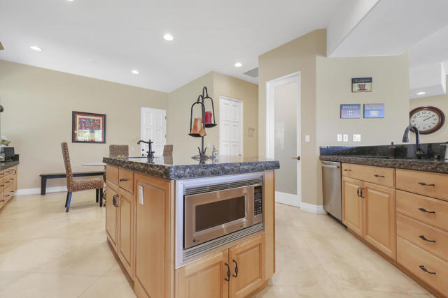 74102 Via Venezia, Palm Desert CA: https://media.crmls.org/mediaz/6c4292a6-d57f-449f-af5e-99ff419fcef2.jpg