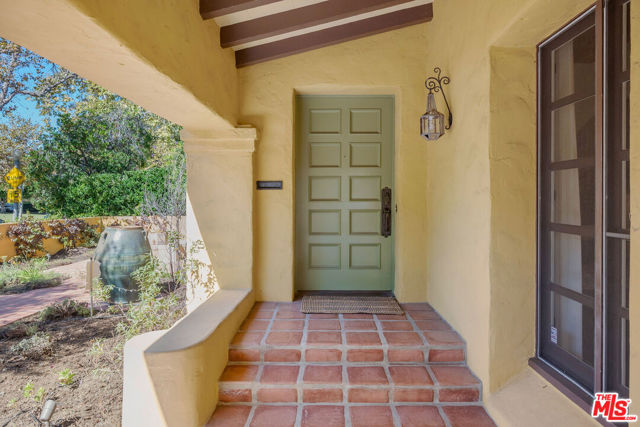 500 N Las Palmas Avenue, Los Angeles CA: https://media.crmls.org/mediaz/6c4305a3-f7a3-4415-8d66-3a71b3f54a8d.jpg