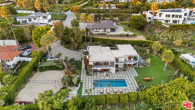 6320 VIA CATALDO Street, Malibu CA: https://media.crmls.org/mediaz/6c44a312-967a-45e1-a28d-7a2dbbe9357d.jpg