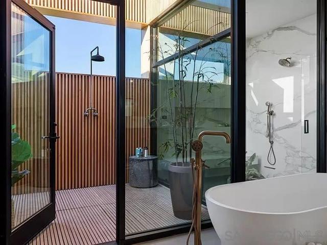 2585 Calle Del Oro, La Jolla CA: https://media.crmls.org/mediaz/6c44d8c5-2376-43fc-b9fa-0dc4cf5760dd.jpg