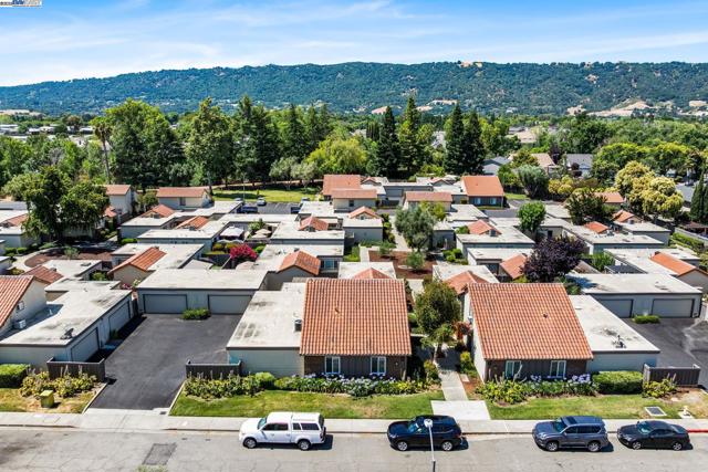 1550 Calle Enrique, Pleasanton CA: https://media.crmls.org/mediaz/6c44e391-b25d-4bbd-8781-ccf1423602f0.jpg