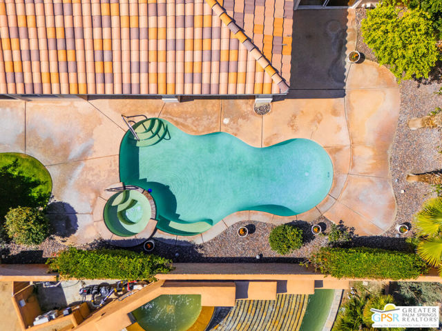 Image 35 of 39 For 2 Brentwood Way