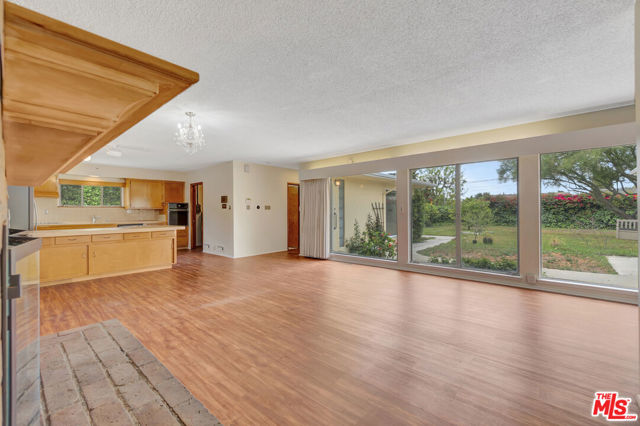 9855 Emperor Avenue, Arcadia CA: https://media.crmls.org/mediaz/6c4558d2-77f4-4dfb-8691-b608575f771d.jpg