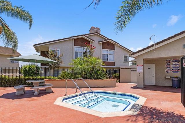 10160 Palm Glen Dr, Santee CA: https://media.crmls.org/mediaz/6c45e0d5-60dd-4e70-aca2-1d1b93428d68.jpg