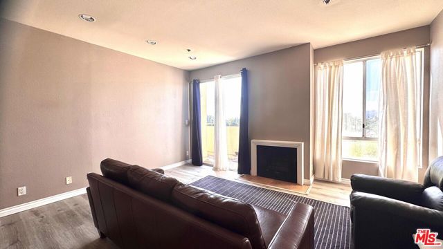 19350 Sherman Way, 318 photo 1
