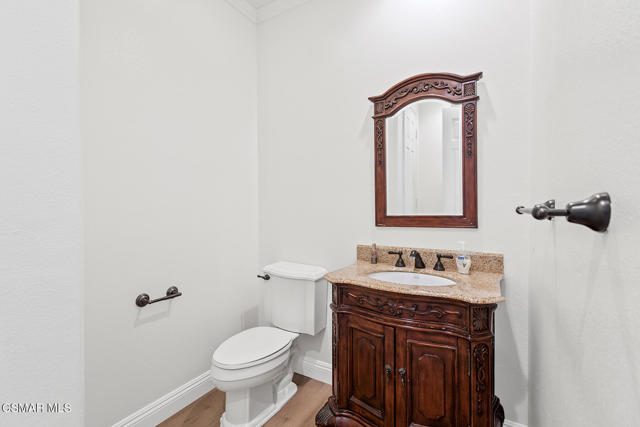 213 Heath Meadow Court, Simi Valley CA: https://media.crmls.org/mediaz/6c469f9f-b90a-4e76-aee0-0b9937a3d909.jpg
