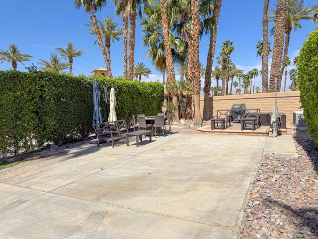80394 Ave 48, Indio CA: https://media.crmls.org/mediaz/6c46ab56-5f64-4af2-96e3-bb67c1dad466.jpg