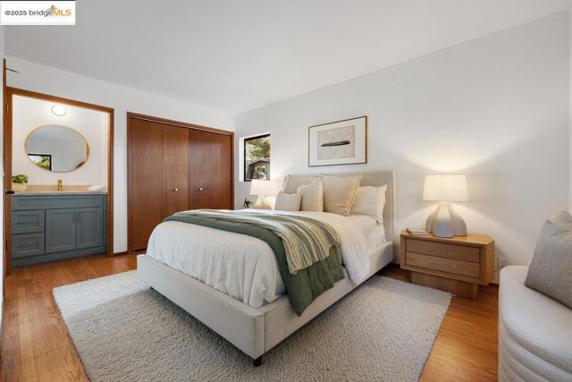 2112 Manzanita Dr, Oakland CA: https://media.crmls.org/mediaz/6c473f21-20a4-4faf-9c91-403d4d0da582.jpg