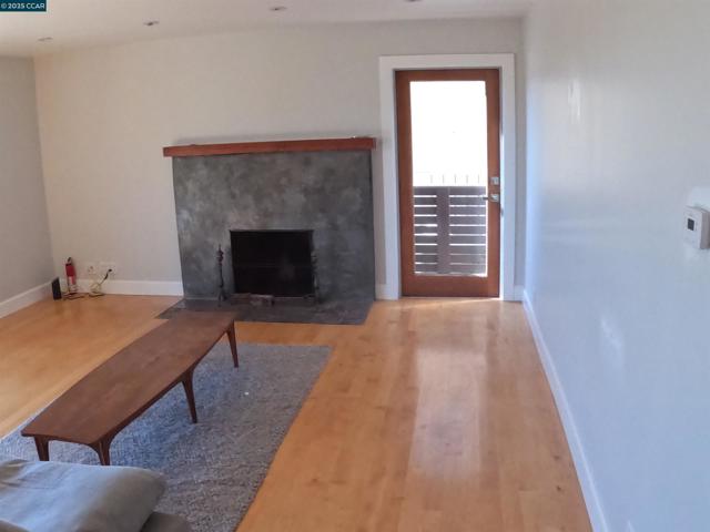 32 Kenilworth Dr, Kensington CA: https://media.crmls.org/mediaz/6c476ab4-f362-4f78-8683-912b1ffb0812.jpg