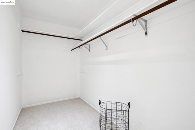 385 Jayne Ave, Oakland CA: https://media.crmls.org/mediaz/6c47c05e-e04f-4baa-9fee-80d6c3f6b766.jpg