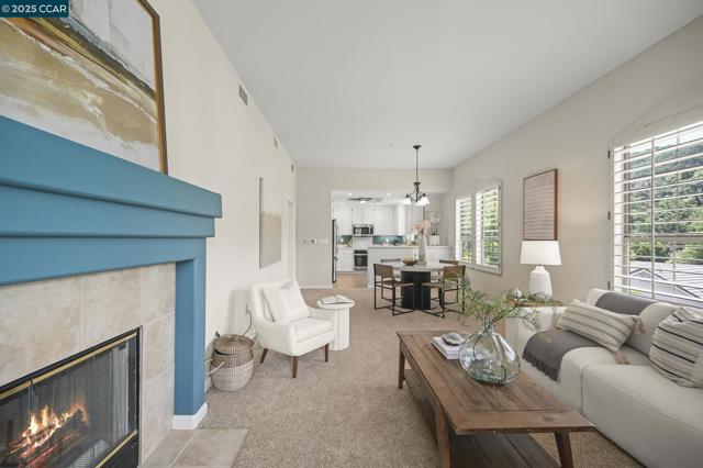 5954 Autumnwood Dr, Walnut Creek CA: https://media.crmls.org/mediaz/6c47cab9-512f-4ad5-aab8-511c7c042c39.jpg
