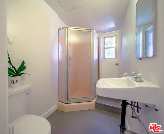 525 N Rexford Drive, Beverly Hills CA: https://media.crmls.org/mediaz/6c47dd69-4b84-4dd5-844f-2118db210d63.jpg