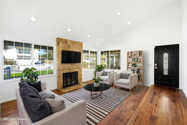 Detail Gallery Image 16 of 56 For 2082 Belgrave Ct, Simi Valley,  CA 93063 - 3 Beds | 2 Baths