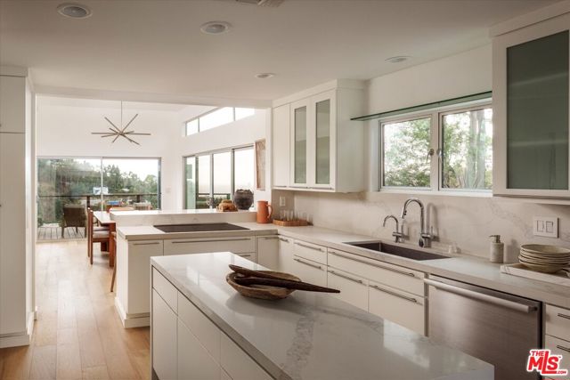 7420 Cervantes Place, Los Angeles CA: https://media.crmls.org/mediaz/6c485903-1108-42ca-88e5-f2b891026deb.jpg