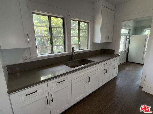 1145 E 10th Street, Long Beach CA: https://media.crmls.org/mediaz/6c488c33-115d-4042-9e38-d517fcf2c5bb.jpg