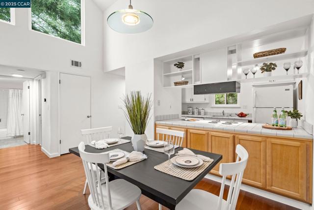 879 Camelback Pl, Pleasant Hill CA: https://media.crmls.org/mediaz/6c48a0d8-94d5-4f26-be88-8401408f3aff.jpg