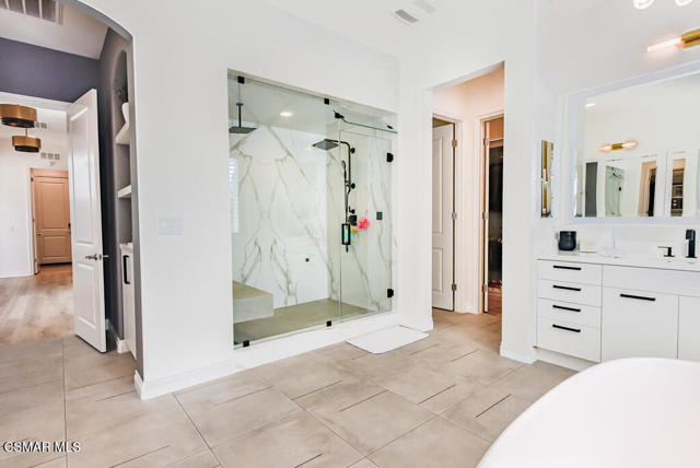 6981 Shadow Wood Drive, Moorpark CA: https://media.crmls.org/mediaz/6c48af66-f312-4105-b02b-fdf9fc05180d.jpg