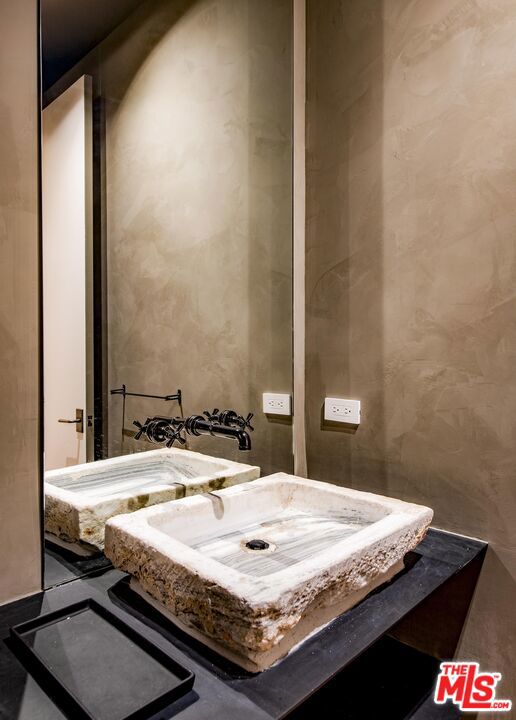 4209 Vantage Avenue, Studio City CA: https://media.crmls.org/mediaz/6c48ca26-706d-4ffb-9db8-64122c8097f8.jpg