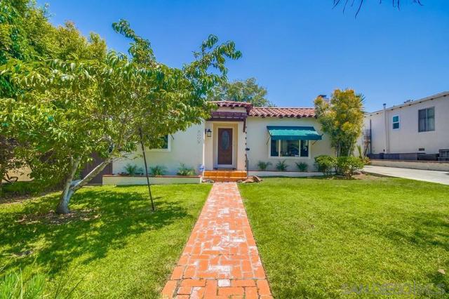 309 11 E Ave, Coronado CA: https://media.crmls.org/mediaz/6c490c8a-9775-48f2-ba2c-4db83f87035c.jpg