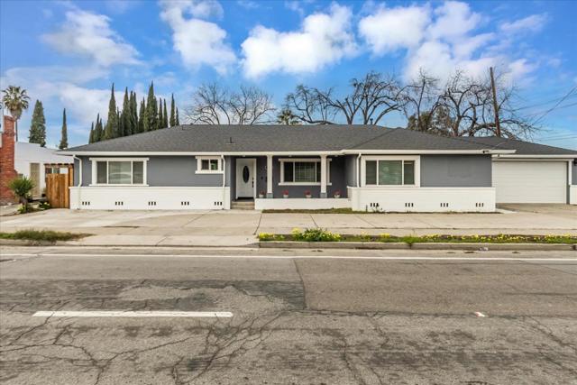 833 E Hedding Street, San Jose CA: https://media.crmls.org/mediaz/6c495080-4816-4576-a947-5e17695b3566.jpg