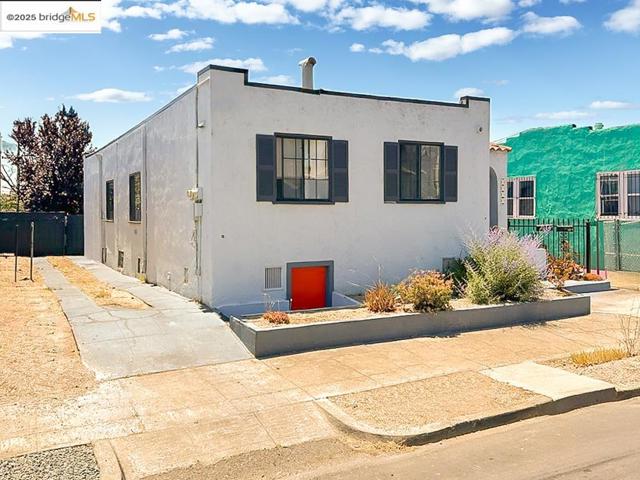 2775 E 21St St, Oakland CA: https://media.crmls.org/mediaz/6c49bfd2-c306-4e2f-b55c-b58f7595fe59.jpg