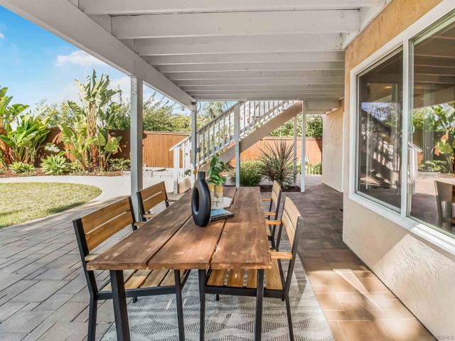 12440 Kestrel St, San Diego CA: https://media.crmls.org/mediaz/6c4ad7fe-c419-4100-bdc6-180473788835.jpg