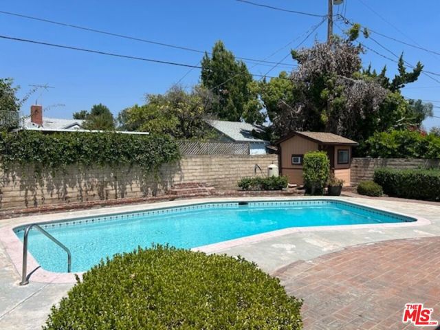 12825 Waddell Street, Valley Village CA: https://media.crmls.org/mediaz/6c4b4c46-219a-428a-937c-0ced209bc9c6.jpg