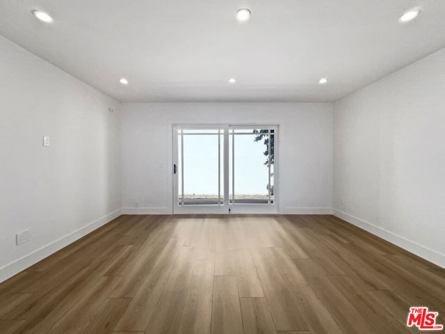 5736 Vantage Avenue, Valley Village CA: https://media.crmls.org/mediaz/6c4b6fec-5019-4cf1-bc57-c1ae9375e41b.jpg