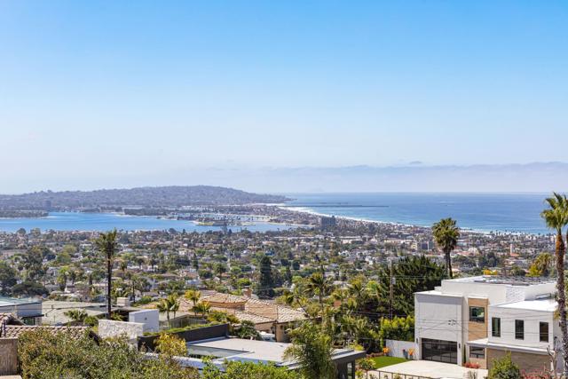 5476 Castle Hills Dr, San Diego CA: https://media.crmls.org/mediaz/6c4d1be0-3376-4d81-bc92-5420fefedf1a.jpg