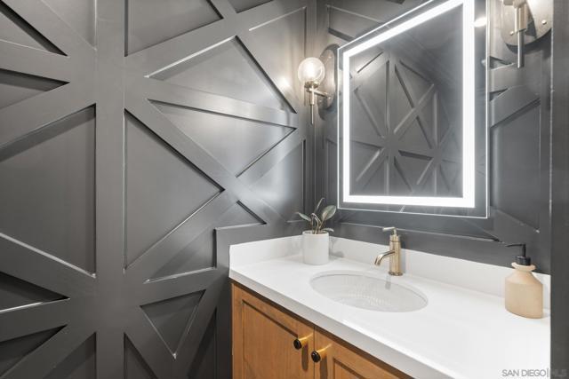 466 Westbourne St, La Jolla CA: https://media.crmls.org/mediaz/6c4ed830-a58f-47fb-8dbb-93f7f1721cd5.jpg