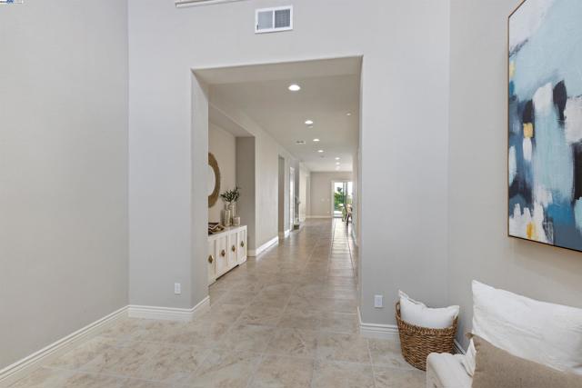 35 Dunfirth Dr, Hayward CA: https://media.crmls.org/mediaz/6c4f3814-3f89-4b12-b698-fd376d19f0d5.jpg