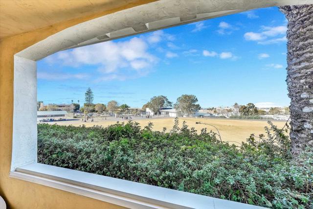 1010 Genter St, La Jolla, California 92037, 3 Bedrooms Bedrooms, ,3 BathroomsBathrooms,Condominium,For Sale,Genter St,250001056SD