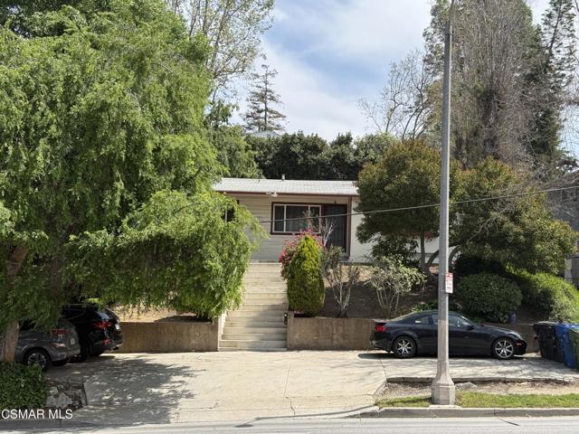3384 Barham Boulevard, Los Angeles CA: https://media.crmls.org/mediaz/6c4fbd94-e501-4021-936b-bd105e221c92.jpg