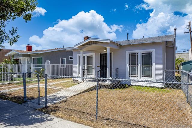 4276 35Th St, San Diego CA: https://media.crmls.org/mediaz/6c4fc354-e69a-4bef-8e80-be79dc7cb0fd.jpg