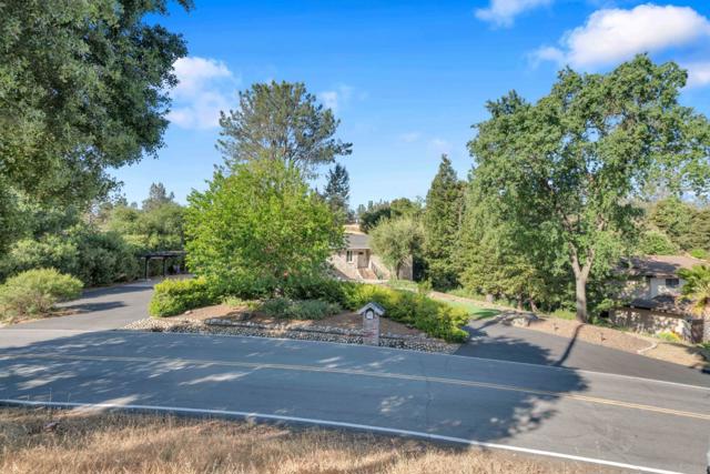 17035 Copper Hill Drive, Morgan Hill CA: https://media.crmls.org/mediaz/6c4fff26-b576-4b97-aba7-6b11efe8d7d1.jpg