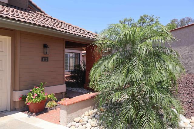 672 Chateau Place, Escondido CA: https://media.crmls.org/mediaz/6c501b56-2c7e-4a72-8236-97ad97e29244.jpg