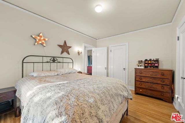 646 N Dillon Street, Los Angeles CA: https://media.crmls.org/mediaz/6c502050-f329-4ea3-8cc6-c65cd5b4e85e.jpg