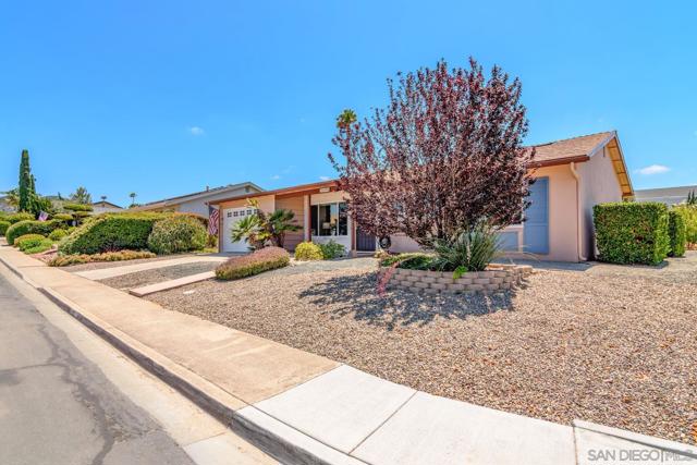 16498 Roca Dr, San Diego CA: https://media.crmls.org/mediaz/6c5168bd-e198-4358-a89c-0d0188d430b0.jpg