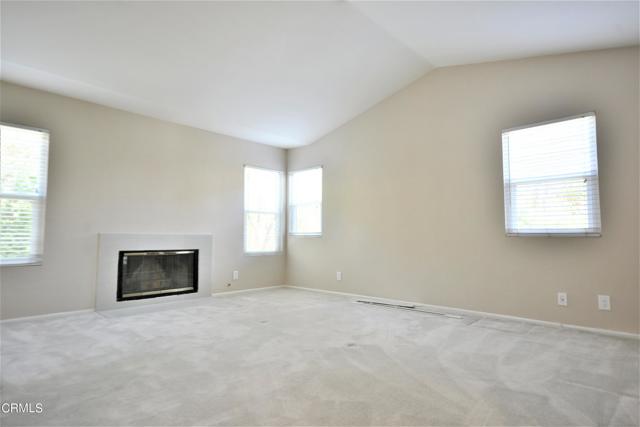 Detail Gallery Image 3 of 11 For 5055 Blackpool Ave, Oak Park,  CA 91377 - 4 Beds | 2/1 Baths