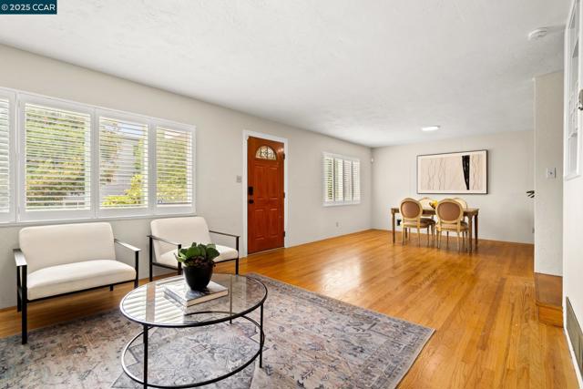 1232 E 20Th St, Oakland CA: https://media.crmls.org/mediaz/6c51f7d2-c0da-4a4f-810a-af1f232c9ee1.jpg