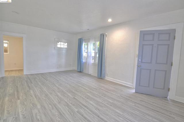 Image 9 of 27 For 3521 Midvale Ave