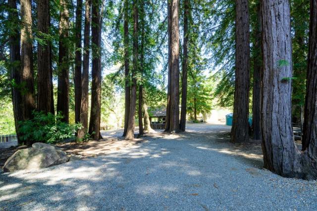 16089 Redwood Lodge Road, Los Gatos CA: https://media.crmls.org/mediaz/6c5391a2-8c89-4d7e-b998-a4eebc5561d8.jpg