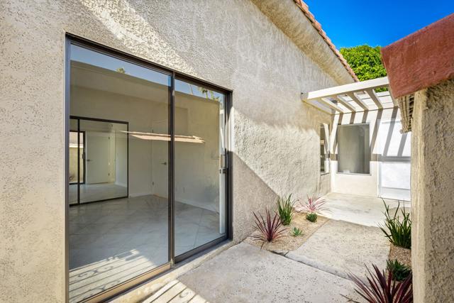 68340 Camino Jalan, Cathedral City CA: https://media.crmls.org/mediaz/6c53f725-6ee3-45a0-b04a-04906fab0dc4.jpg