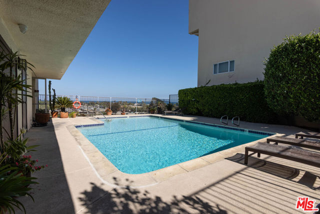 23901 Civic Center Way, Malibu CA: https://media.crmls.org/mediaz/6c54300f-7d44-466c-b80e-093965ca6db3.jpg