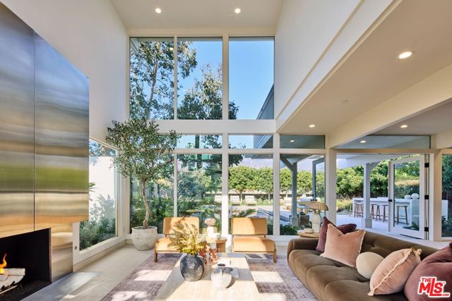 23515 Malibu Colony Road, Malibu CA: https://media.crmls.org/mediaz/6c54c6e3-f22a-43ea-bd9b-36ac2669d3f4.jpg