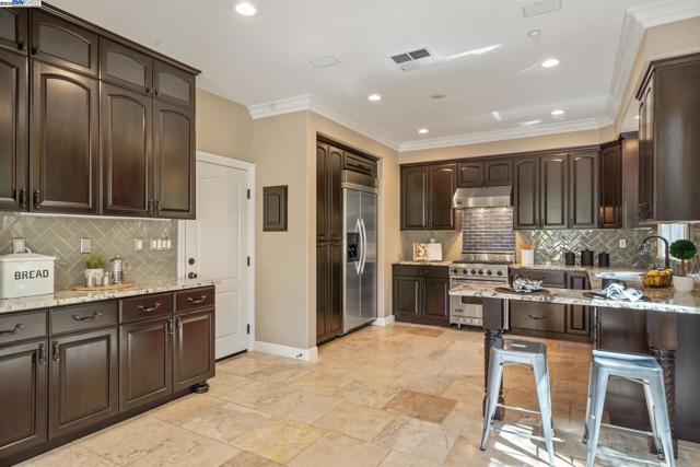 5989 Hillbrook Pl, Dublin CA: https://media.crmls.org/mediaz/6c54da43-20af-4286-8820-ef723d7e9fee.jpg
