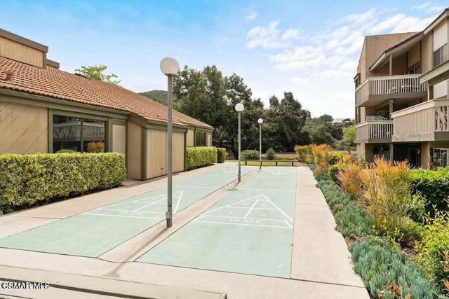 245 Oakleaf Drive, Thousand Oaks CA: https://media.crmls.org/mediaz/6c54dde2-64ce-4cf6-9a78-676e4deae61b.jpg
